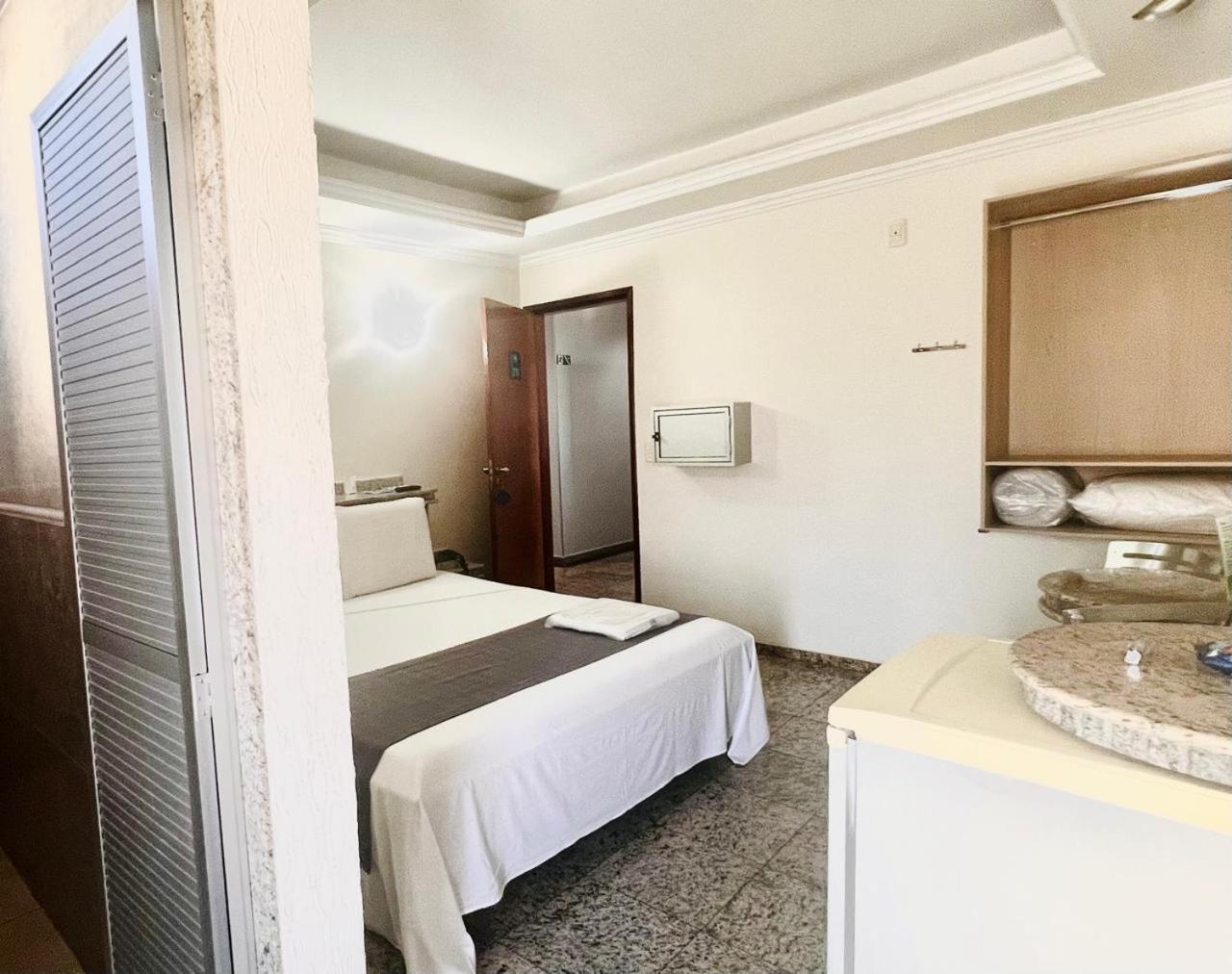 Hotel Buriti Stop (Adults Only) กัวยาเนีย ภายนอก รูปภาพ
