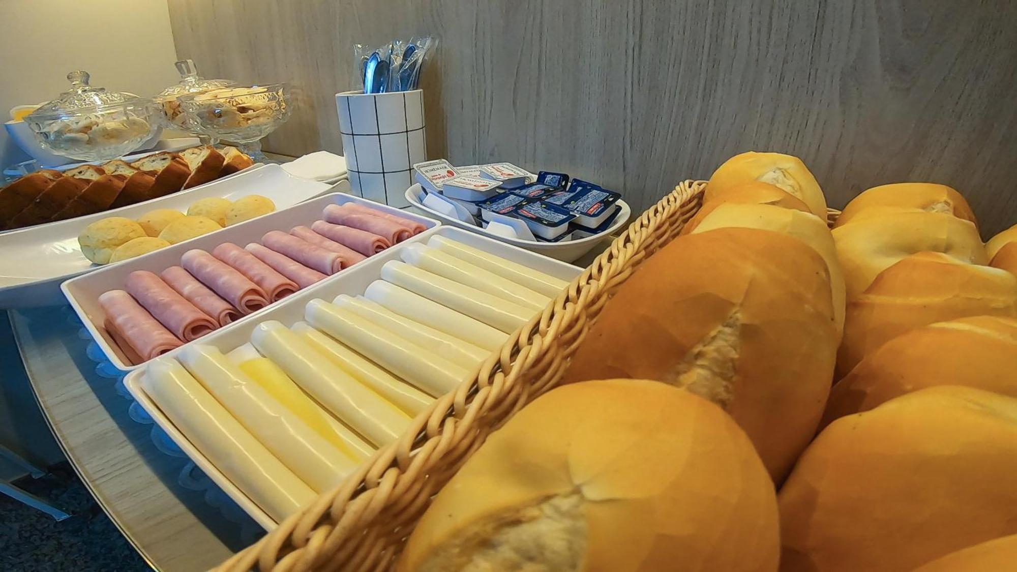 Hotel Buriti Stop (Adults Only) กัวยาเนีย ภายนอก รูปภาพ