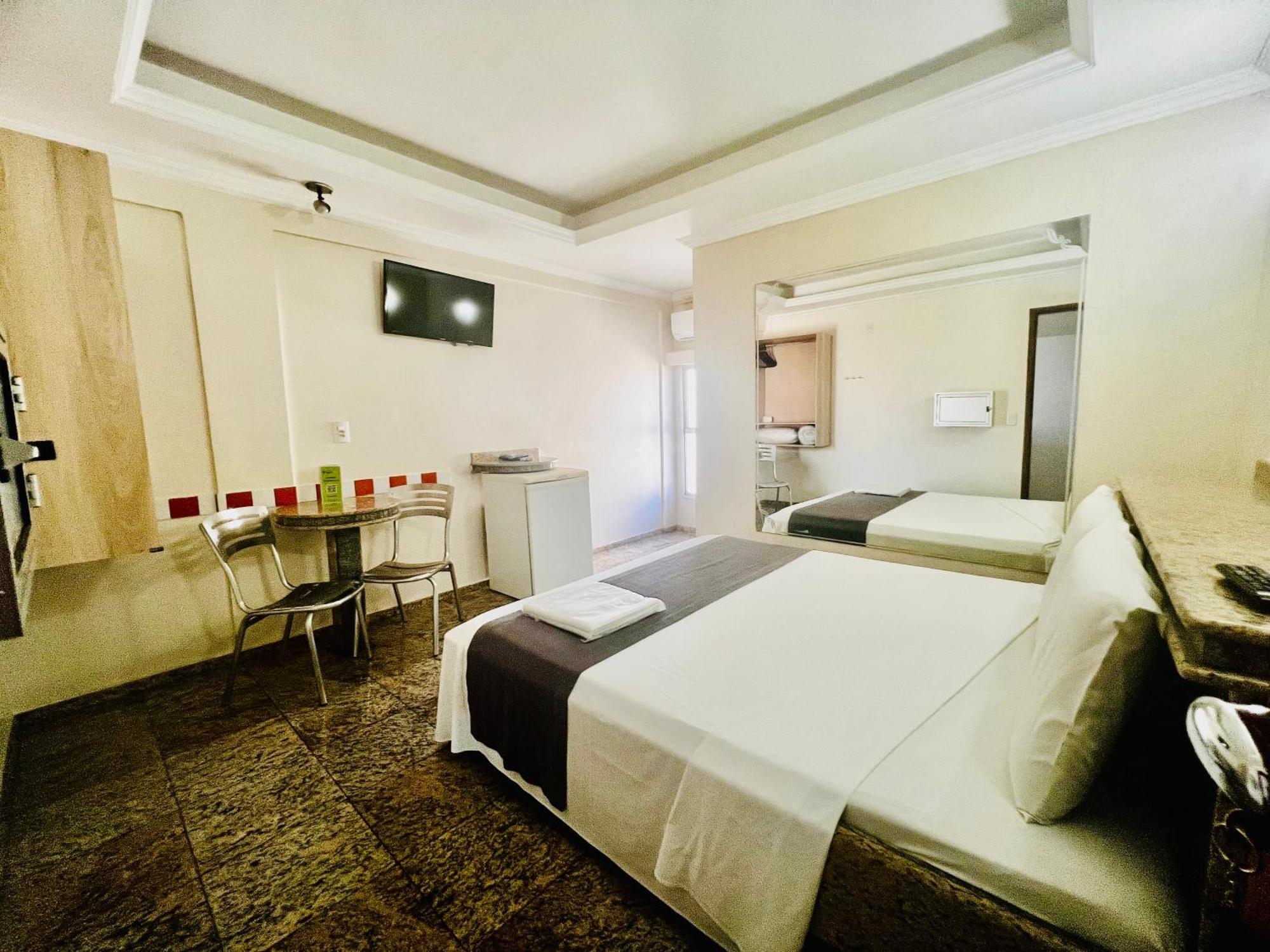 Hotel Buriti Stop (Adults Only) กัวยาเนีย ภายนอก รูปภาพ