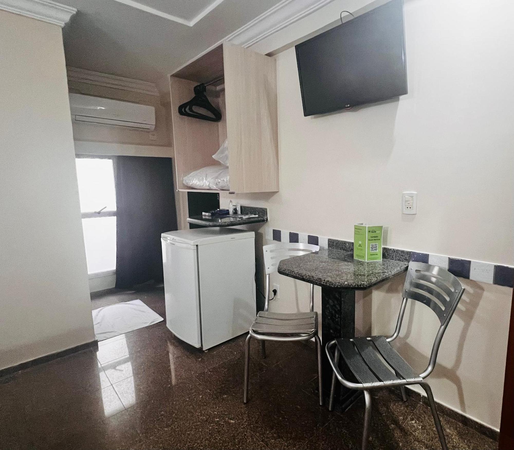 Hotel Buriti Stop (Adults Only) กัวยาเนีย ภายนอก รูปภาพ